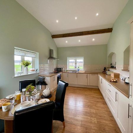 Fieldsview Villa Wrexham Luaran gambar